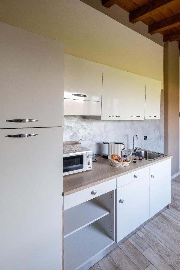 Angolo Nascosto Apartments San Fiorano Bagian luar foto